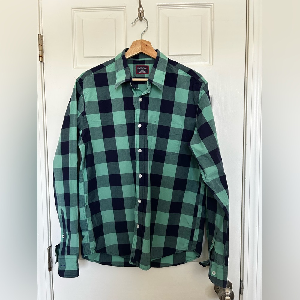 UNTUCKit Green and Navy Button Up Size Large Slim Fit